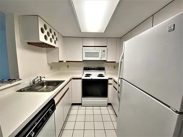975 Massachusetts Ave #304 — Photo 2