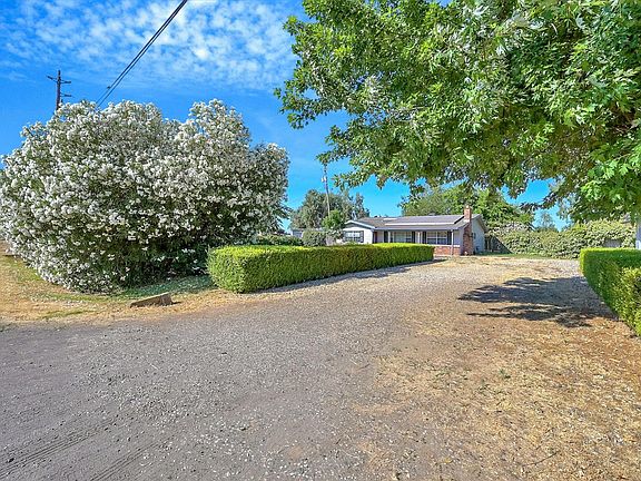 2nd image of 2548 Oakley Ln