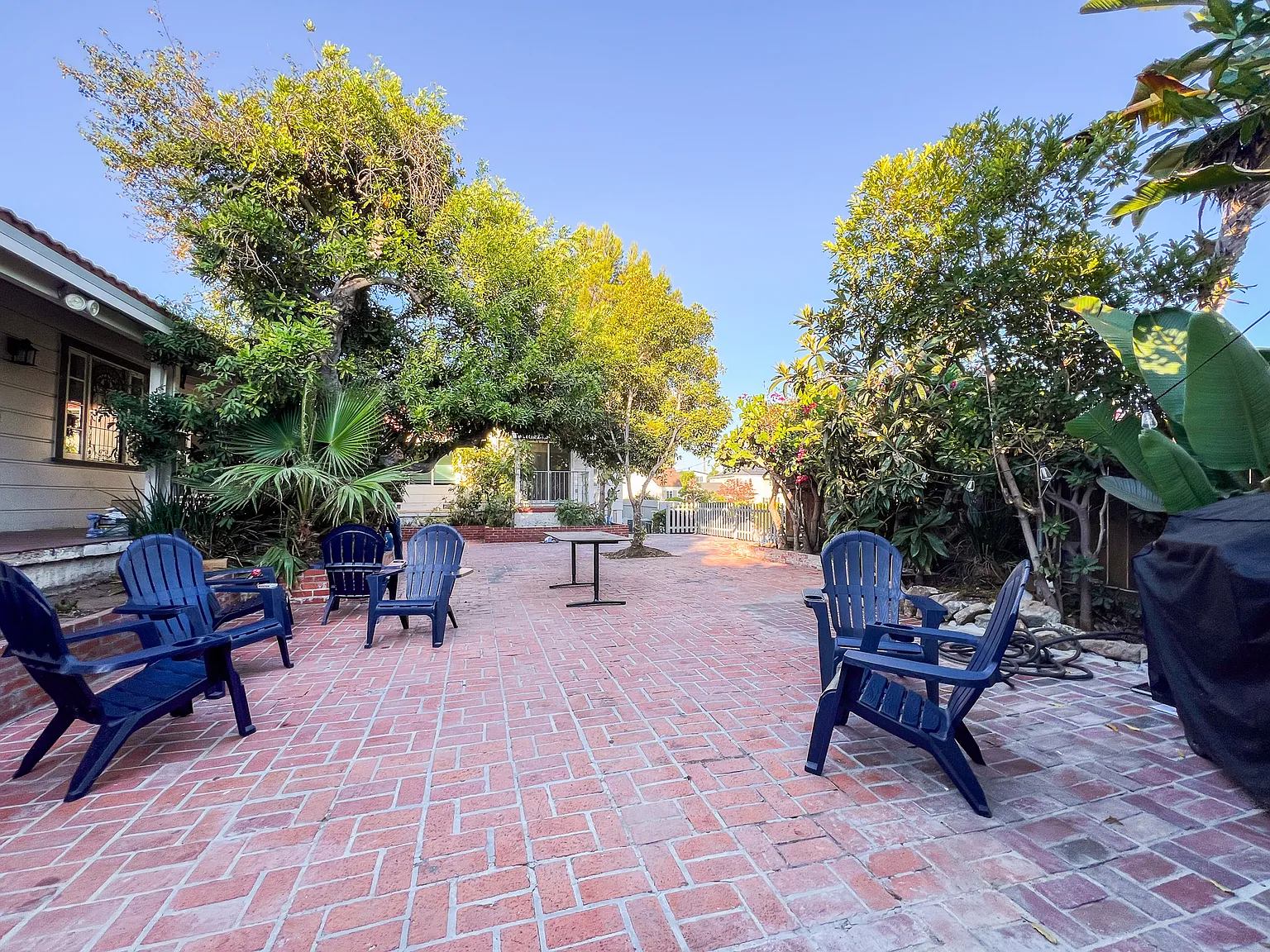 11 bed, 3000 sqft, $12,000 — Photo 3