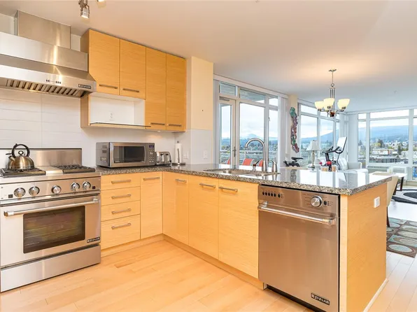 38 Front St #1402, Nanaimo, BC V9R 0B8