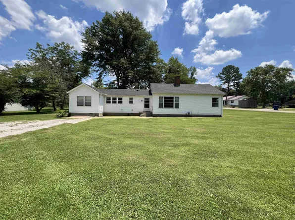 215 Harbert Dr, Savannah, TN 38372
