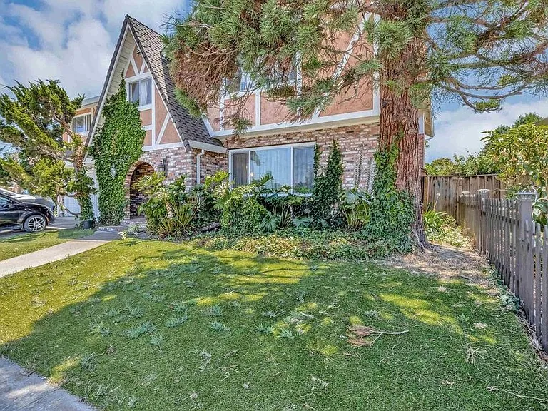 36799 Burdick St — Photo 1