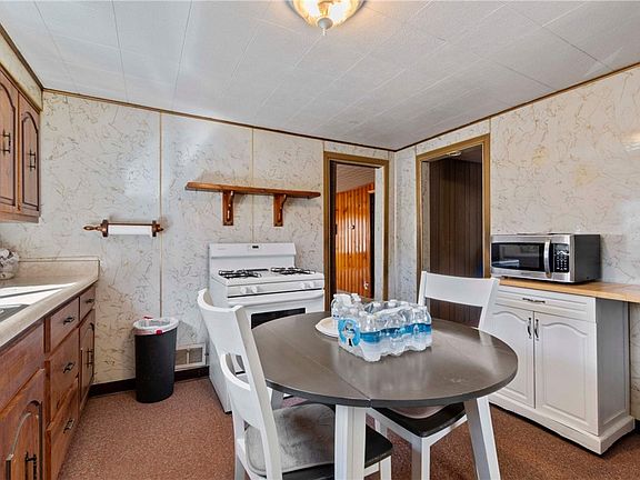 5th image of 143 Valley View Rd