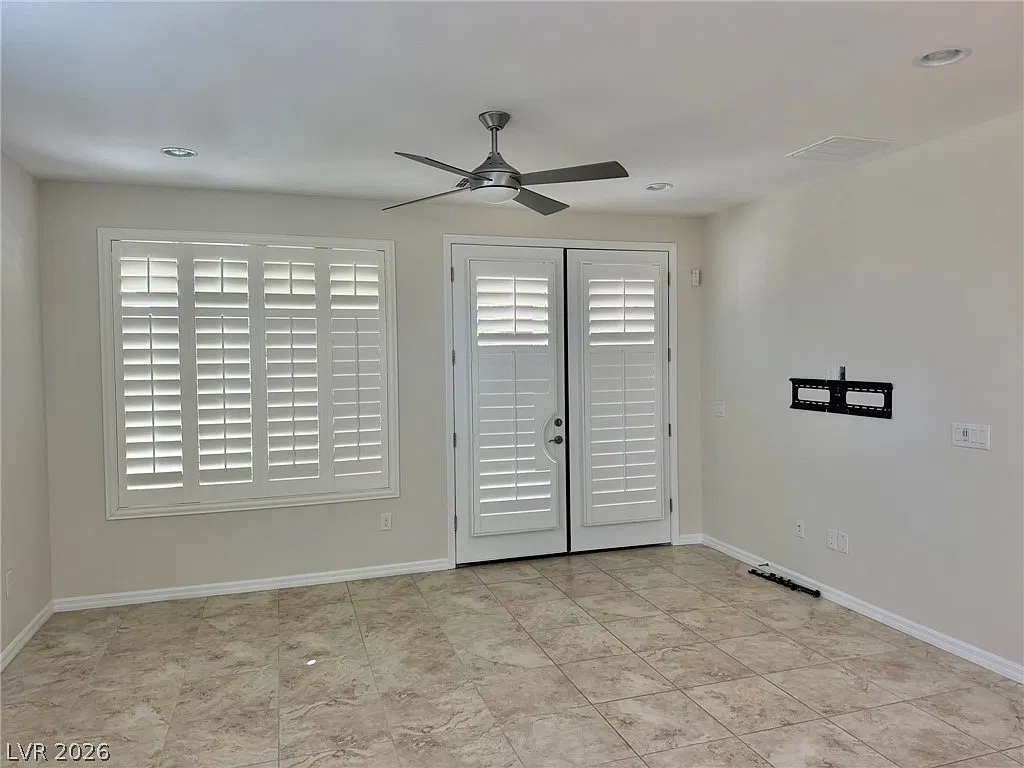 4 bed, 3.5 bath, 2334 sqft, $3,100 — Photo 2