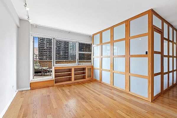 1st image of 333 E 46th St #19D