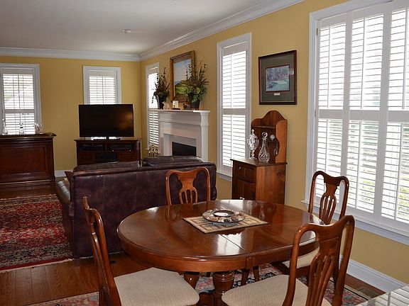 4th image of 105 Governors Ln NW