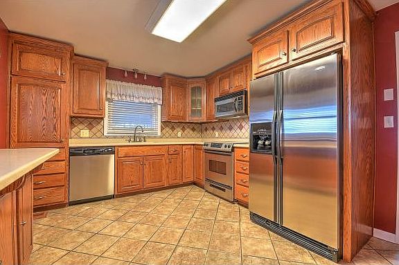 3rd image of 537 Dogwood Dr