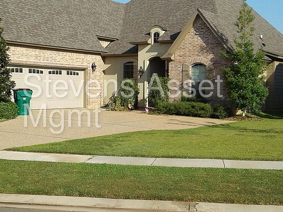 3rd image of 721 Dumaine Dr