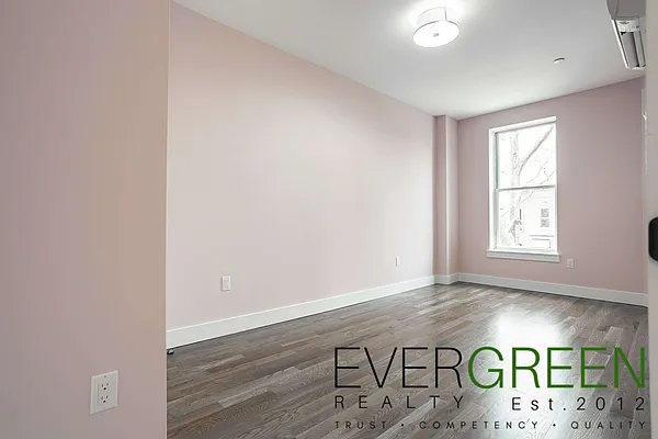 Rented by Evergreen Apartments BK | media 3