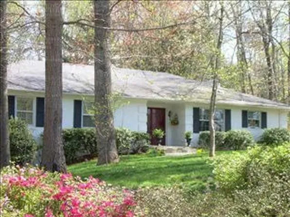 3615 N Lakeshore Dr, Clemmons, NC 27012