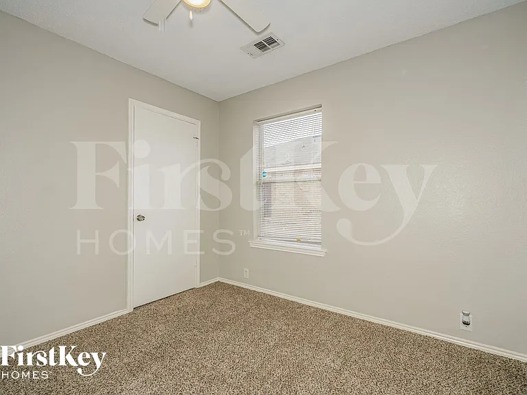207 Prentice Dr — Photo 13