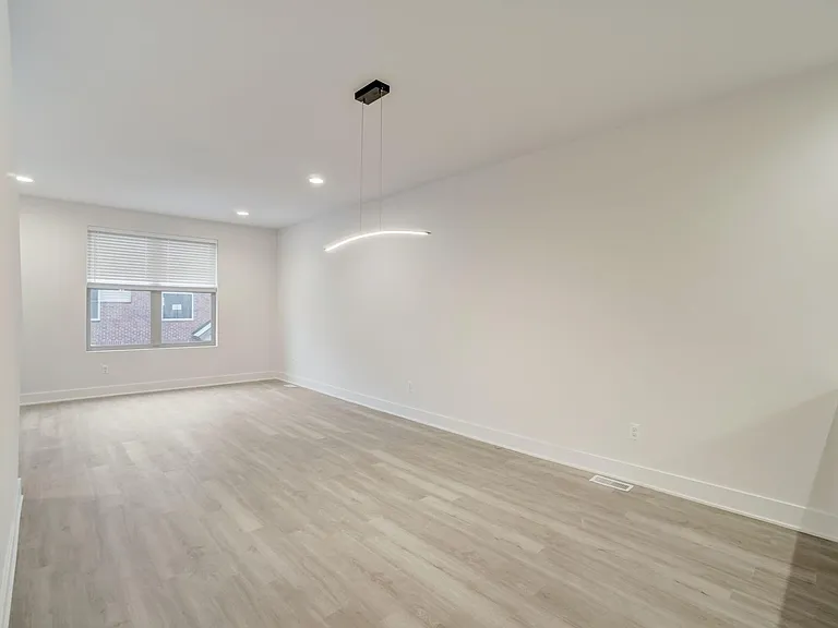 2" blinds included