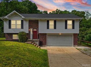 4409 Mockingbird Ln, Hillsboro, MO 63050