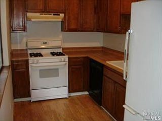 1st image of 31 Kingston Ln