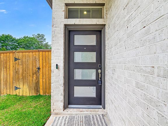 3rd image of 305 Rise Ln