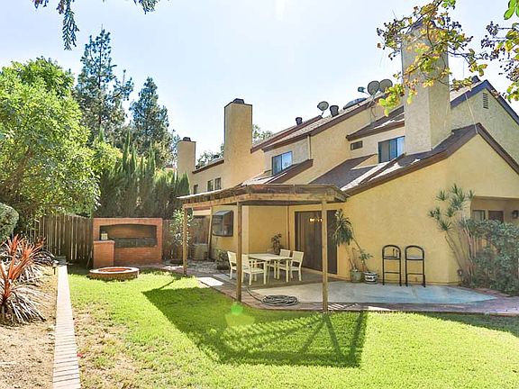 3rd image of 810 S Canyon Blvd Unit E