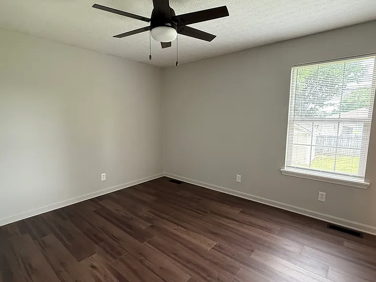 492 Landis Ln — Photo 12