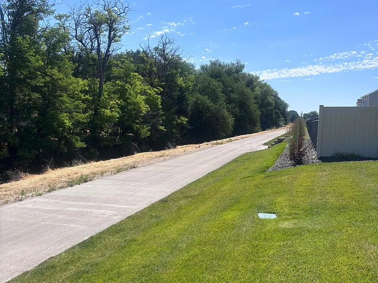 2518 W Fallon Loop — Photo 27
