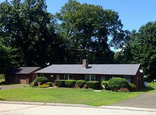 6 Meadowview Ests, Clinton, CT 06413