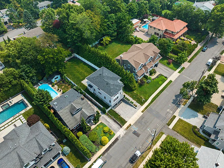 67 Westervelt Pl — Photo 36