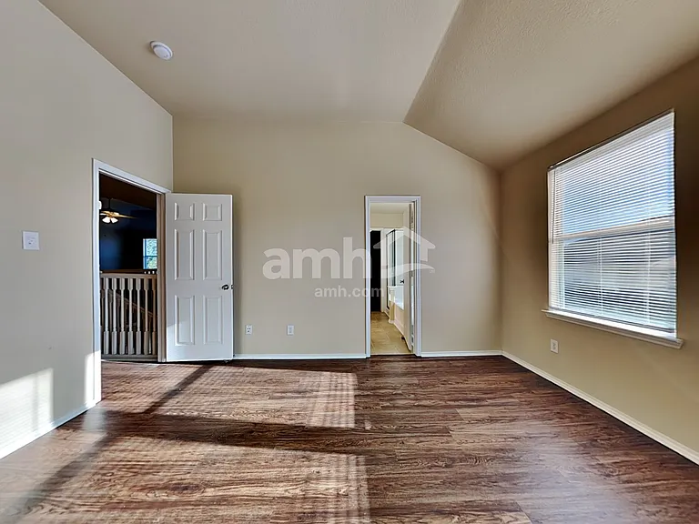 421 Hackberry Dr — Photo 12