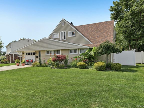 3rd image of 170 Tardy Lane S