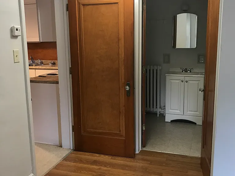 307 Main St E #2 — Photo 8