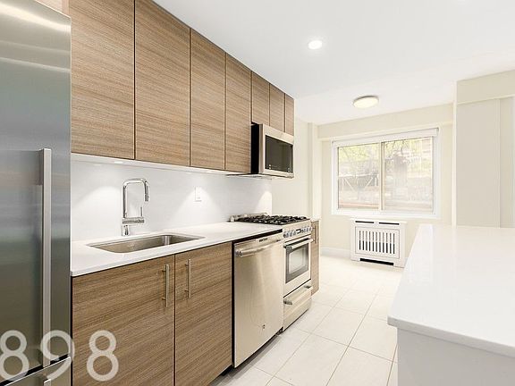 3rd image of 135 W 96th St APT 2C