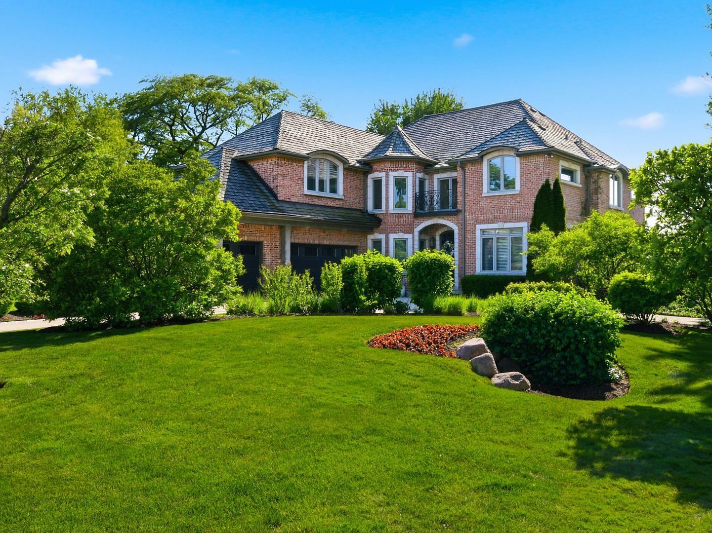 809 Edgemont Ln