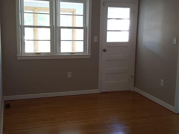 3rd image of 512 Parsons Dr