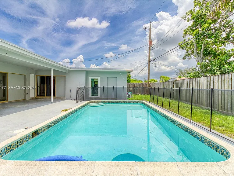 6620 NW 21st Ct — Photo 1