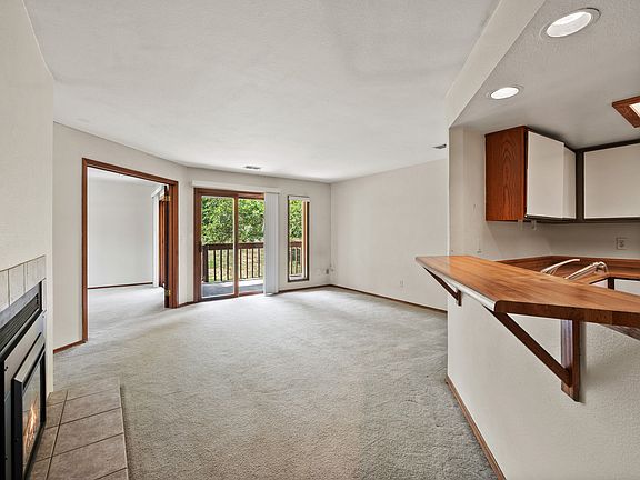 2nd image of 2962 Shadow Creek Dr APT 108