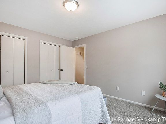 3rd image of 2555 Birchcrest Dr SE