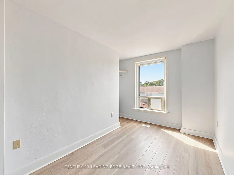18 Brock St W #3 — Photo 18