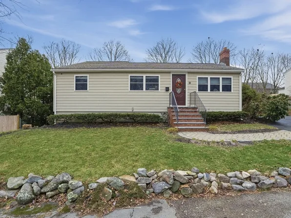 35 Armstrong Cir, Braintree, MA 02184