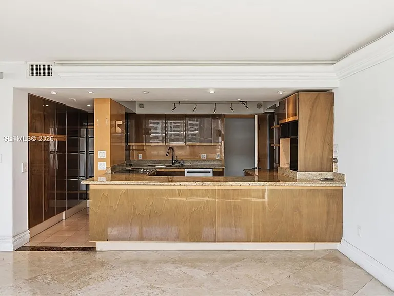 3 Grove Isle Dr #C605 — Photo 9