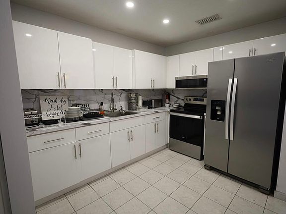 5th image of 4306 SW 131st Ave