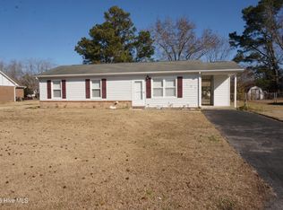 103 Pecan Ln, Jacksonville, NC 28546