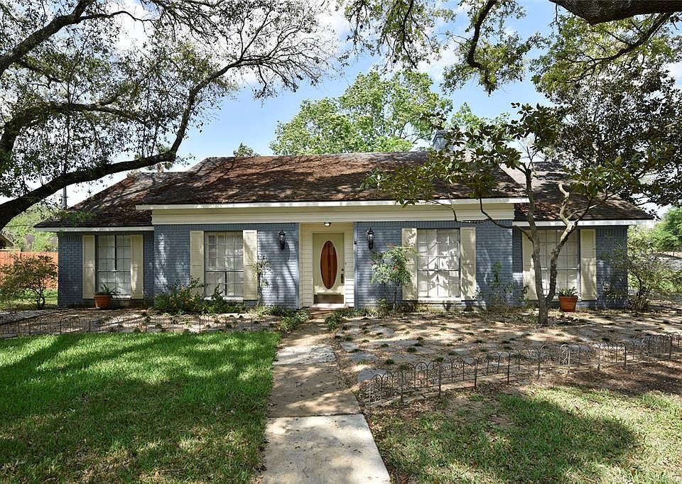 1st image of 1824 Laurel Oaks Dr