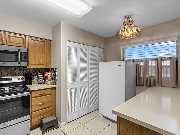 4th image of 480 NW 76th Avenue #407