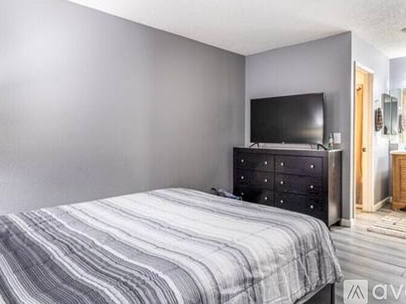4th image of 2554 Olive Dr APT 28