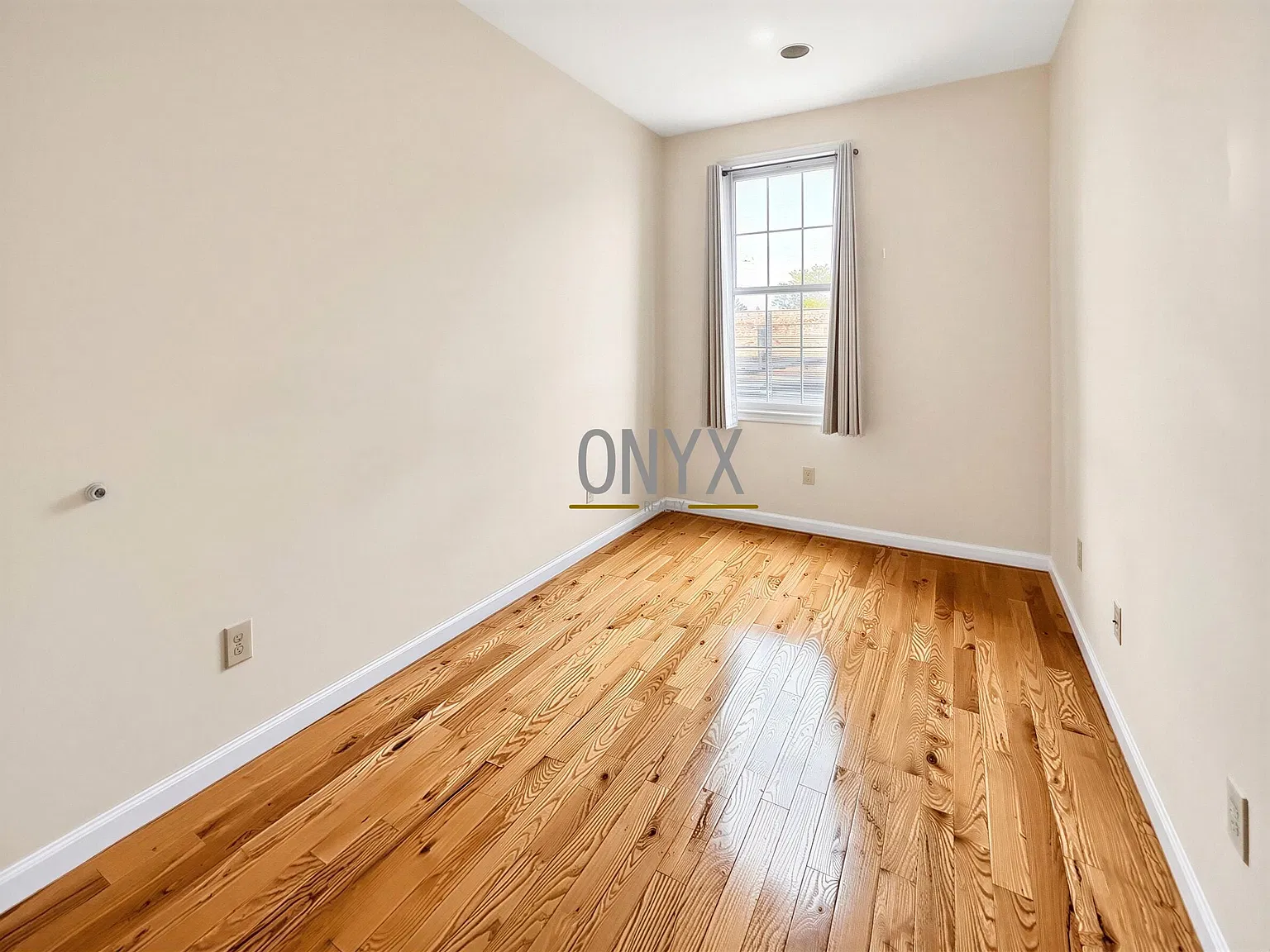 3 bed, 1.5 bath, 950 sqft, $3,089 — Photo 3