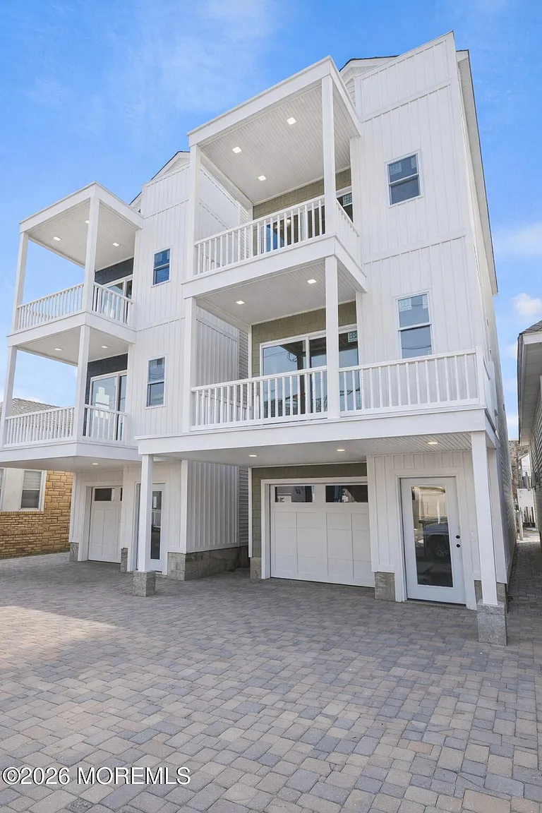 47 Lincoln Avenue photo 1