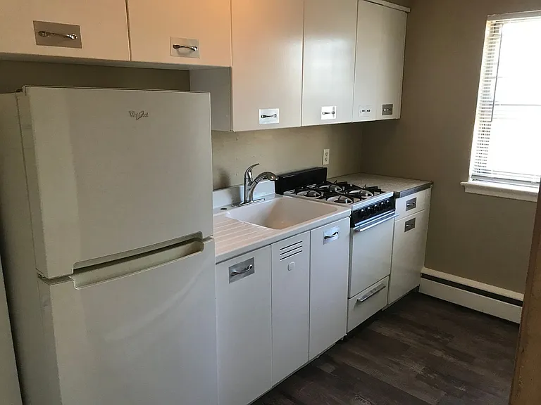 1573 Hartford Ave — Photo 22