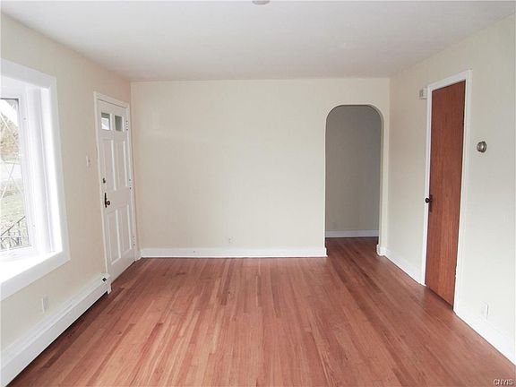 4th image of 811 Hillside St