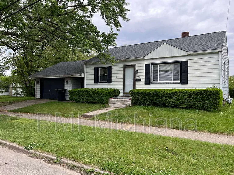 1829 S Jackson St — Photo 1