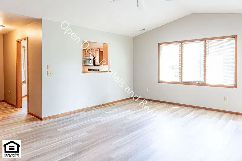 2 bed, 1.5 bath, 1004 sqft, $1,295 — Photo 4