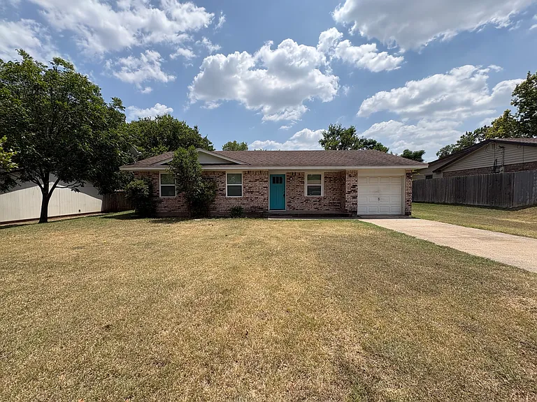 714 Upland Ln — Photo 1