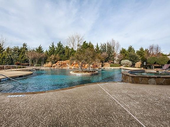 4th image of 8601 Dewland Dr