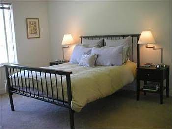 4th image of 318 Meadow Dr